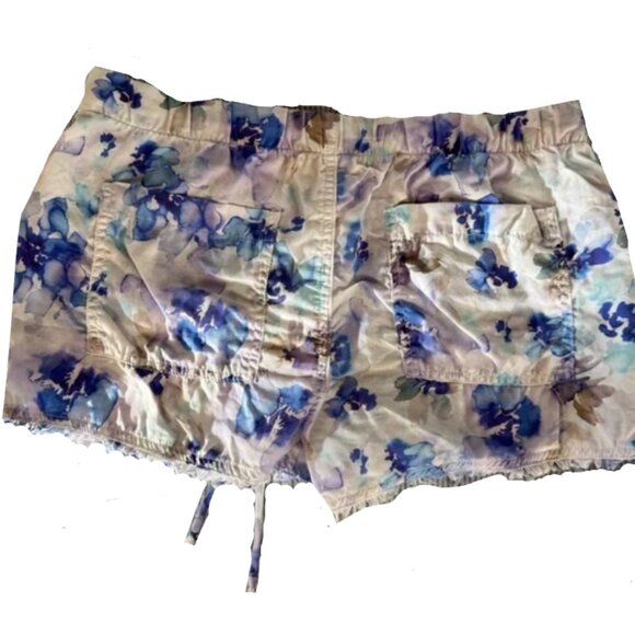 Women's cloth & stone Floral Shorts - Picture 2 of 8